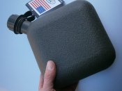 Фляга US bottle 1,89 л армейская американского типа с чехлом, тёмно-зелёная MFH Германия.