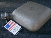 Фляга US bottle 1,89 л армейская американского типа с чехлом, тёмно-зелёная MFH Германия.