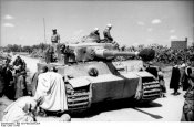 Bundesarchiv_Bild_101I-420-2033-20A%2C_Tunesien%2C_Panzer_VI_%28Tiger_I%29.jpg