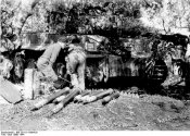 Bundesarchiv_Bild_101I-311-0904-29%2C_Italien%2C_Panzer_VI_%28Tiger_I%29%2C_Reparatur.jpg