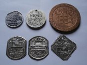 Настольные медали и рабочие марки завода...
