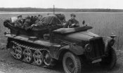 Sd. kfz 10 Demag 7 -Russland,_Kettenfahrzeug.jpg