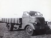 Nissan 80_02.jpg