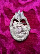 Знак "За танковую атаку" в бронзе.