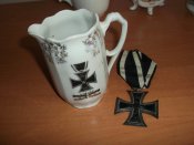 2 Сливочника и 2 чашки под кофе,чай. ПМВ. 1914-15 г.