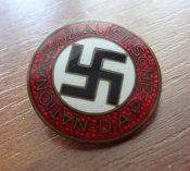 Партийный знак NSDAP.