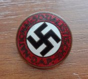 Партийный знак NSDAP.