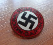 Партийный знак NSDAP.