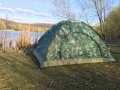 Трехместная кемпинговая камуфлированная палатка