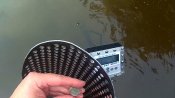 ЗОЛОТО 2017_ УДАЧНЫЙ ПЛЯЖНЫЙ КОП С ПОДВОДНЫМ МЕТАЛЛОИСКАТЕЛЕМ КВАЗАР АРМ_mp4-0-04-18-029.jpg