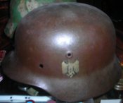 Каска с птичкой.jpg
