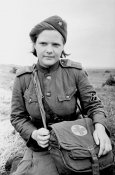 Старшина В. Соколова, санинструктор истребительно-противотанковых..jpg