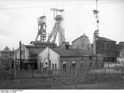 Bundesarchiv_B_145_Bild-P014938,_Kohlebergbau_Laurahütte_bei_Kattowitz.jpg