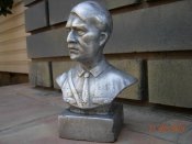 бюст А.Гитлера (металл).Высота 16 см.Вес 1 кг..