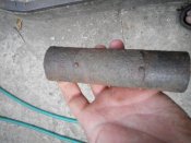 Остатки военного вело с номером, шильдой, остатками зеленой краски и красным грунтом под ней.