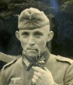 Вещи немецкого солдата ПМВ-ВМВ (трубка, табакерка, карточка).