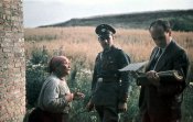 Dr._Robert_Ritter_mit_alter_Frau_und_Polizist.jpg