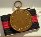 2_650_Medal_v_pamyat_1_oktyabrya_1938_godaanshlyus_sudetoriginal_v_sohrane_na_dlinnoy_lente_9832.jpg