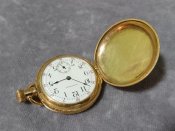 Золотые жилетные часы Waltham