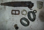 нижняя часть ножен видимо после взрыва  и фурнитурка по ПВМ с 1 грн за вашу цену