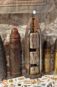 800px-WWI_shrapnel_grenades_tre_sassi_museum.JPG