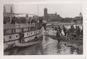 WH Infanterie gehen an Bord eines Dampfers in Kowno Nordfront Rußland 1941.JPG