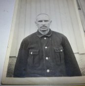 2 фото в немецких кителях