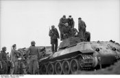 3 Bundesarchiv_Bild_101I-268-0169-09,_Russland,_Festnahme_russischer_Panzerbesatzung.jpg