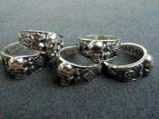 Серебряное кольцо с символикой СС.