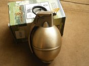 Сувенирная граната зажигалка-пепельница