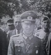 Generalmajor Holmston 1942 in Pultusk bei Warschau.jpg