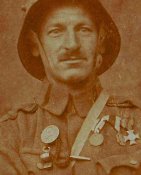 Комплект (знак Отличный стрелок-кавалерист, кокарда, свисток).