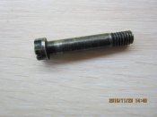 Винт крепления магазинной коробки.