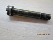 Винт крепления магазинной коробки.