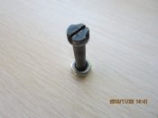 Винт крепления магазинной коробки.