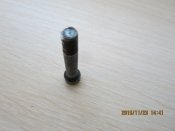 Винт крепления магазинной коробки.
