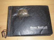 Альбом для фотографий «Meine Dienstzeit» с накладкой Stahlhelm + фотоуголки