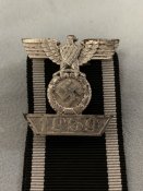 железный крест ||кл. и знак повторного награждения одним лотом