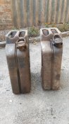 Дві каністри kraftstoff 1940 і 1942 років