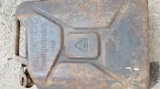 Дві каністри kraftstoff 1940 і 1942 років