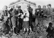 hinter der Ostfront 1941.jpg
