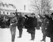 Гитлер, Брюкнер, Фриц Заукель (в центре) и Хирль во время партийного съезда в Веймаре, 1931.jpg