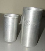 2-alte-MESSBECHER-Aluminium-05-l-und-1-4.jpg