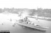 Bismarck Entering Hamburg Harbour.jpg