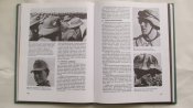 Книга "Униформа и знаки различия Армия Германии" Брайан Ли Дэвис.