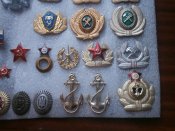 Кокарды , дубки , якоря и звезды СССР , Украины и России .