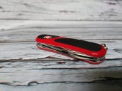 Многофункциональный складной нож от компании Victorinox. Модель Delemont EvoGrip ™ 11 (2.4803.C)