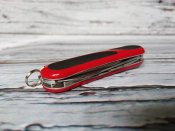 Многофункциональный складной нож от компании Victorinox. Модель Delemont EvoGrip ™ 11 (2.4803.C)