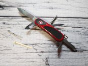 Многофункциональный складной нож от компании Victorinox. Модель Delemont EvoGrip ™ 11 (2.4803.C)