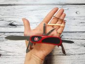Многофункциональный складной нож от компании Victorinox. Модель Delemont EvoGrip ™ 11 (2.4803.C)